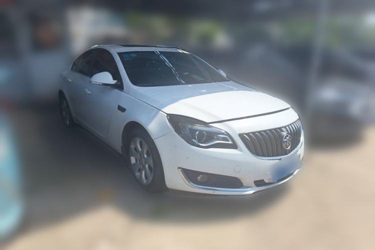 Used Buick Regal 2015 2.0L Leading Fashion Edition Front Right 45 Deg
