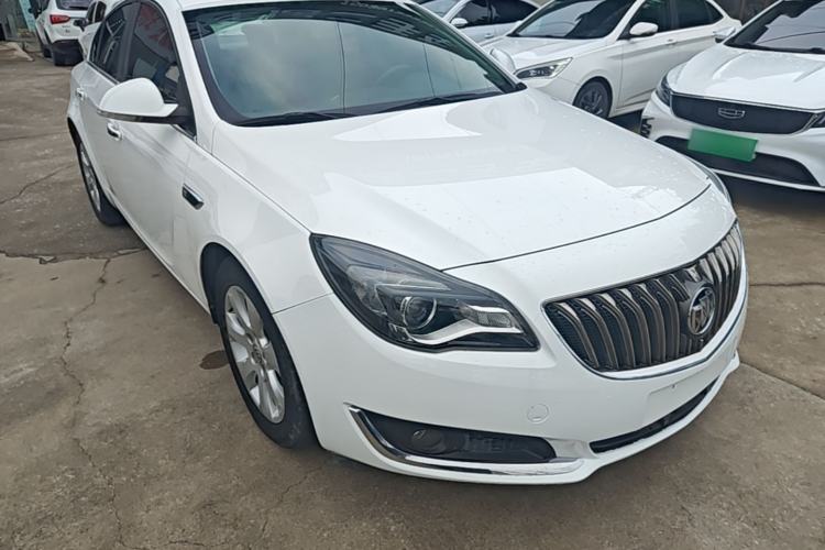 Used Buick Regal 2015 1.6T Leading Technology Model Front Right 45 Deg