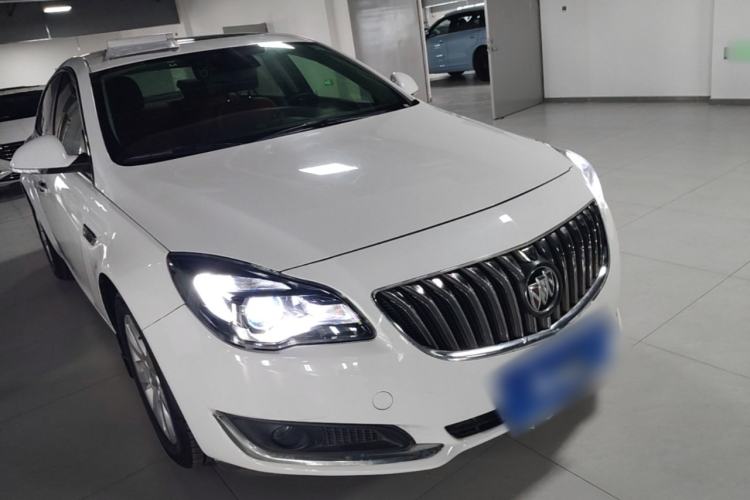 Used Buick Regal 2015 1.6T Elite Tech Model Front Right 45 Deg