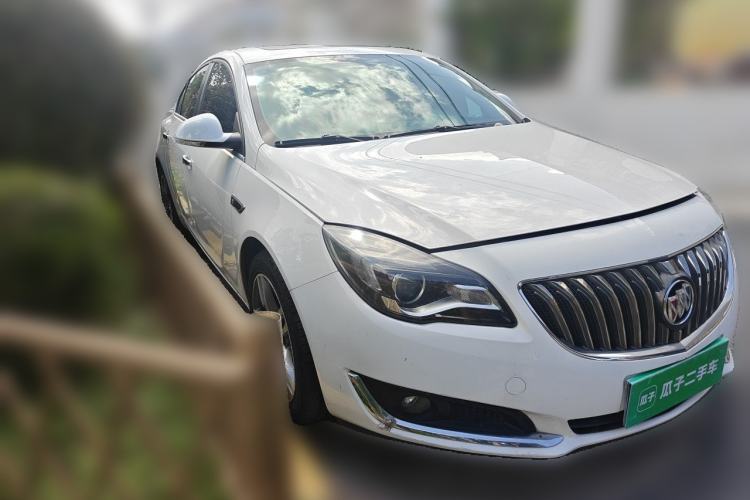 Used Buick Regal 2015 1.6T Leading Technology Model Front Right 45 Deg