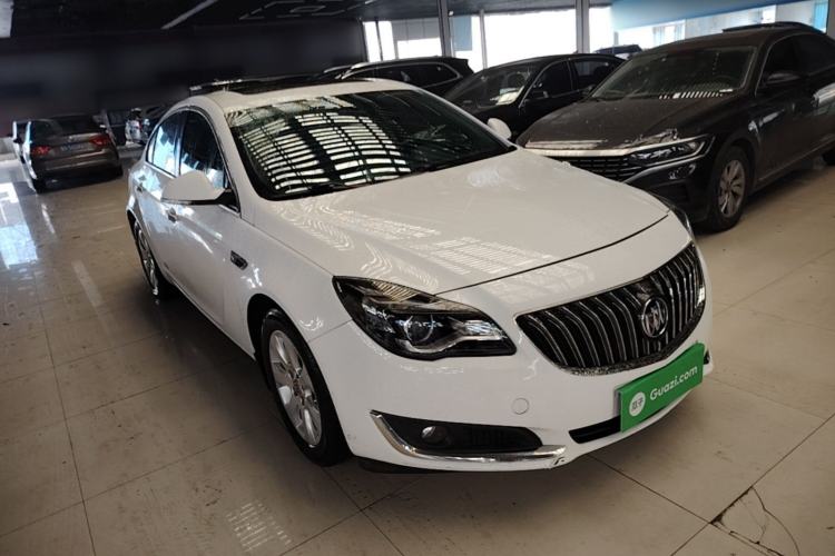 Used Buick Regal 2015 1.6T Leading Technology Model Front Right 45 Deg