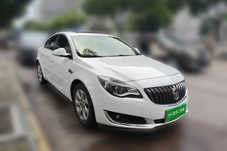 Used Buick Regal 2015 2.0L Leading Fashion Edition Front Right 45 Deg