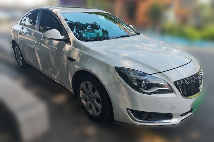 Used Buick Regal 2015 1.6T Leading Technology Model Front Right 45 Deg
