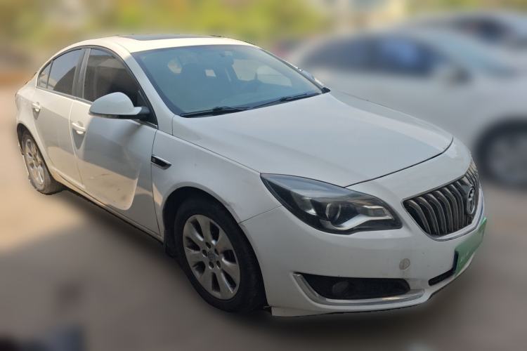 Used Buick Regal 2015 1.6T Leading Technology Model Front Right 45 Deg