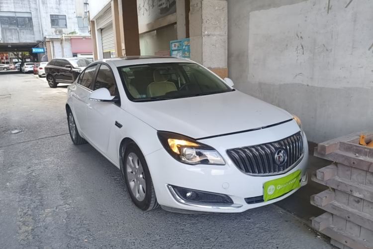 Used Buick Regal 2015 2.0L Leading Fashion Edition Front Right 45 Deg