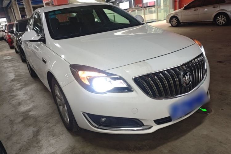 Used Buick Regal 2015 1.6T Leading Technology Model Front Right 45 Deg
