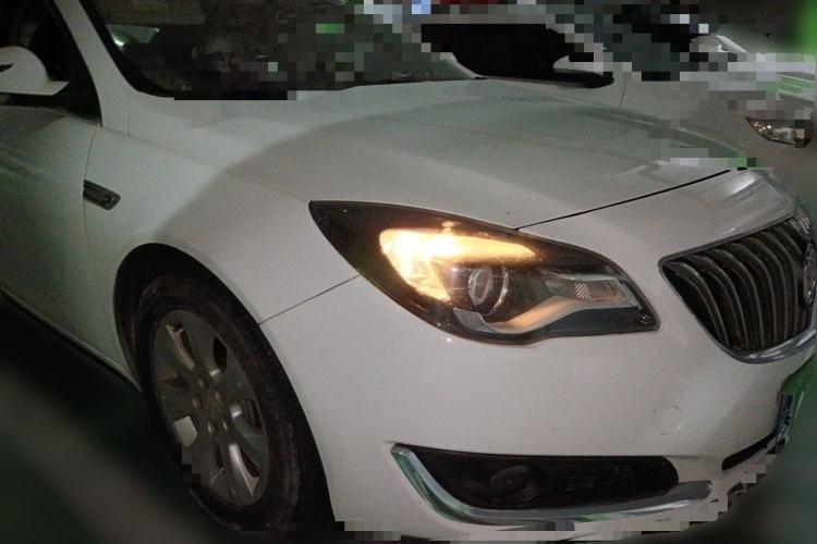 Used Buick Regal 2015 2.0L Leading Fashion Edition Front Right 45 Deg