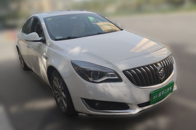 Used Buick Regal 2015 2.0L Leading Fashion Edition Front Right 45 Deg