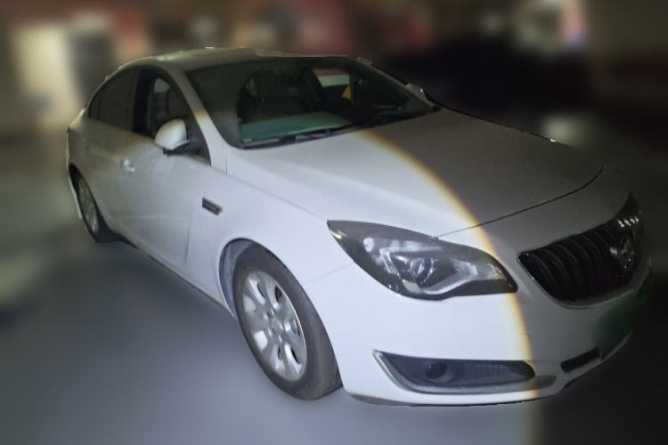 Used Buick Regal 2015 2.0L Leading Fashion Edition Front Right 45 Deg