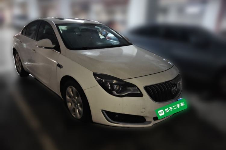 Used Buick Regal 2015 2.0L Leading Fashion Edition Front Right 45 Deg