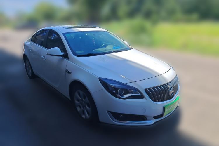 Used Buick Regal 2015 2.0L Leading Fashion Edition Front Right 45 Deg