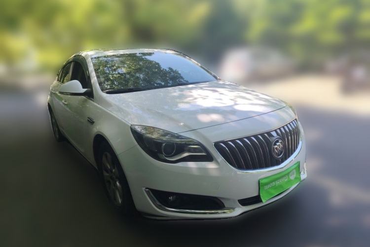 Used Buick Regal 2015 2.0L Leading Fashion Edition Front Right 45 Deg