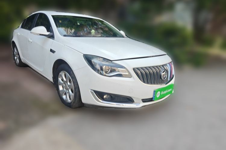 Used Buick Regal 2015 2.0L Leading Fashion Edition Front Right 45 Deg