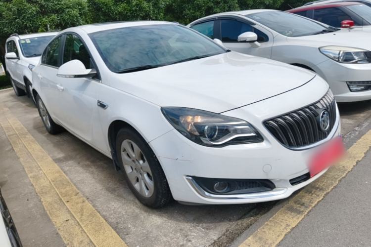 Used Buick Regal 2015 1.6T Leading Technology Model Front Right 45 Deg