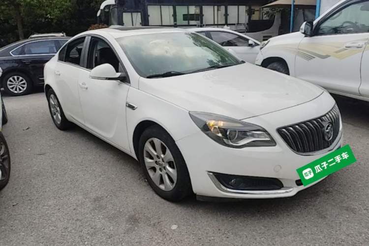 Used Buick Regal 2015 1.6T Leading Technology Model Front Right 45 Deg