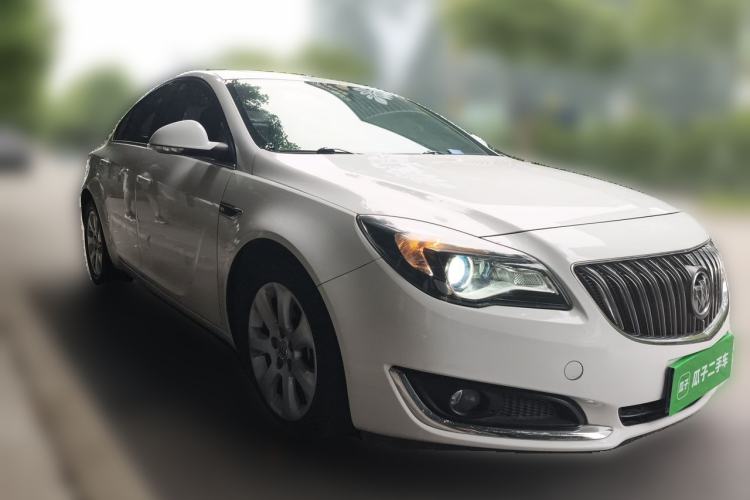 Used Buick Regal 2015 1.6T Leading Technology Model Front Right 45 Deg