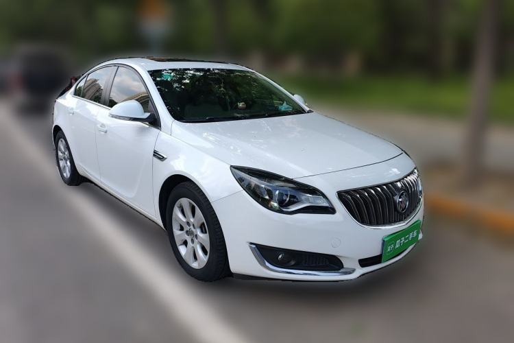 Used Buick Regal 2015 2.0L Leading Fashion Edition Front Right 45 Deg