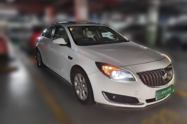 Used Buick Regal 2015 2.0L Leading Fashion Edition Front Right 45 Deg