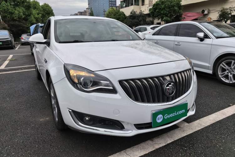 Used Buick Regal 2015 2.0L Leading Fashion Edition Front Right 45 Deg