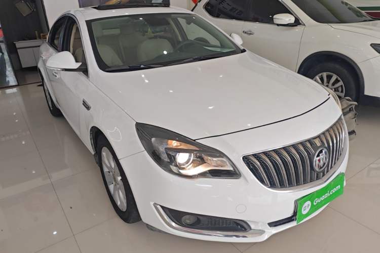 Used Buick Regal 2015 2.0L Elite Fashion Edition Front Right 45 Deg