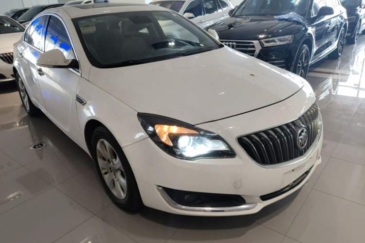 Used Buick Regal 2015 2.0L Elite Fashion Edition Front Right 45 Deg