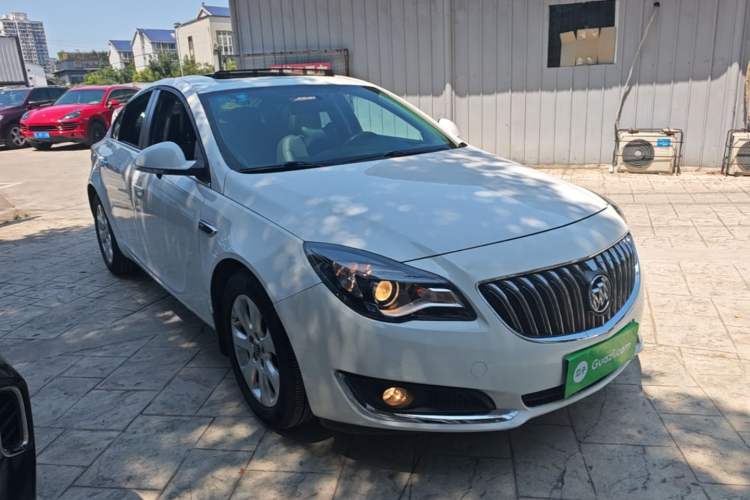 Used Buick Regal 2015 1.6T Leading Technology Model Front Right 45 Deg