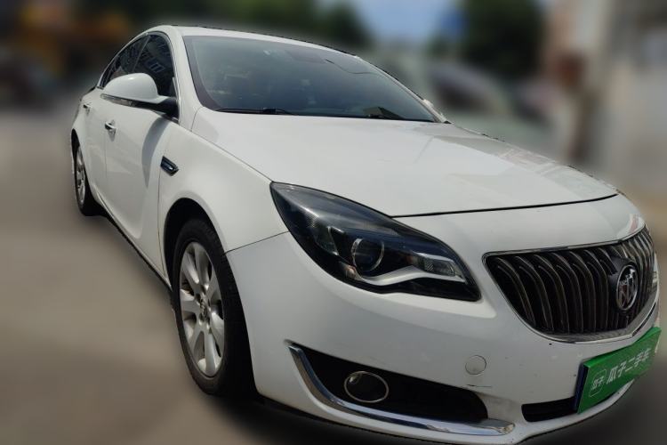 Used Buick Regal 2015 2.0L Elite Fashion Edition Front Right 45 Deg