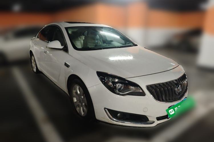 Used Buick Regal 2015 2.0L Elite Fashion Edition Front Right 45 Deg