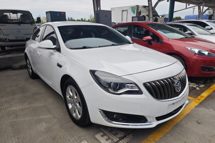 Used Buick Regal 2015 1.6T Leading Technology Model Front Right 45 Deg
