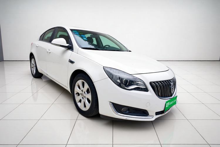 Used Buick Regal 2015 1.6T Leading Technology Model Front Right 45 Deg