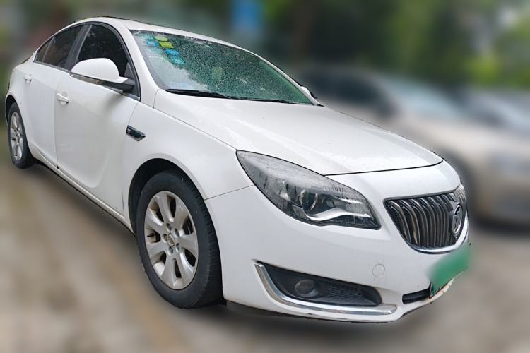 Used Buick Regal 2015 1.6T Leading Technology Model Front Right 45 Deg