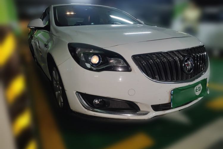 Used Buick Regal 2015 1.6T Fashion Tech Model Front Right 45 Deg