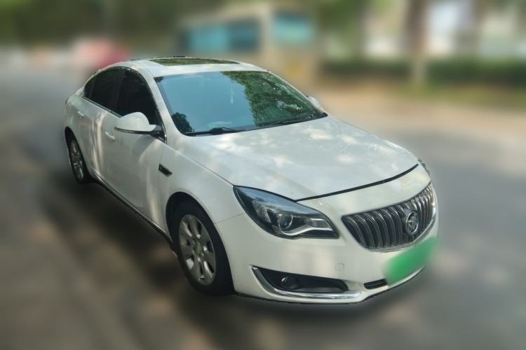 Used Buick Regal 2015 1.6T Leading Technology Model Front Right 45 Deg