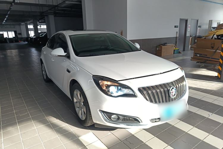 Used Buick Regal 2015 1.6T Leading Technology Model Front Right 45 Deg