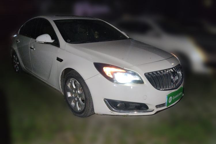 Used Buick Regal 2015 2.0L Elite Fashion Edition Front Right 45 Deg