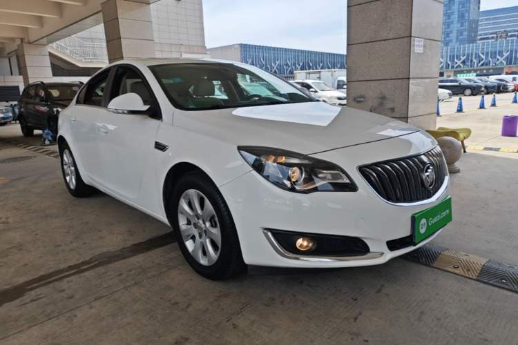 Used Buick Regal 2015 2.0L Leading Fashion Edition Front Right 45 Deg