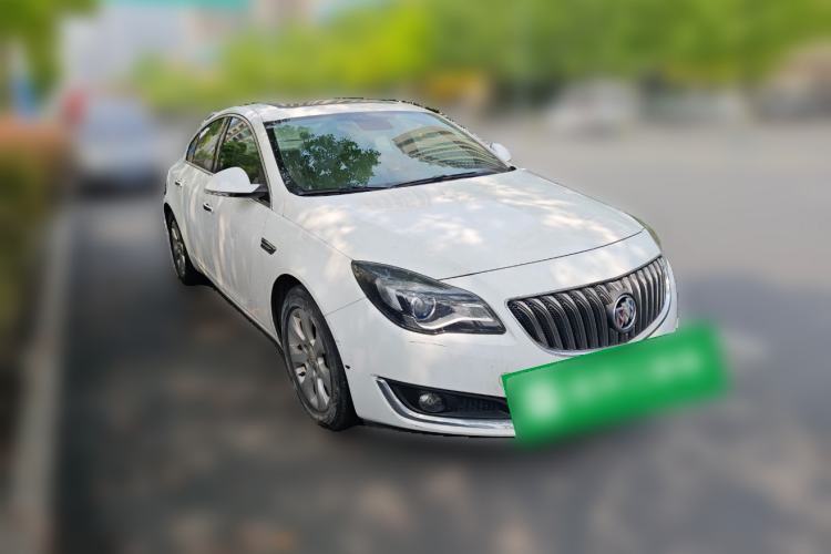 Used Buick Regal 2015 2.0L Elite Fashion Edition Front Right 45 Deg