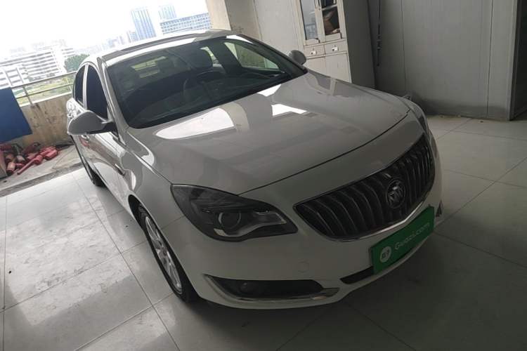 Used Buick Regal 2015 1.6T Leading Technology Model Front Right 45 Deg