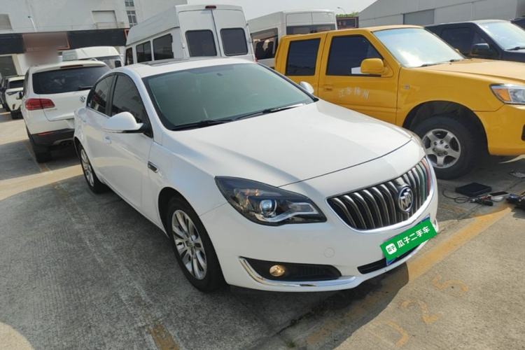 Used Buick Regal 2015 1.6T Leading Technology Model Front Right 45 Deg