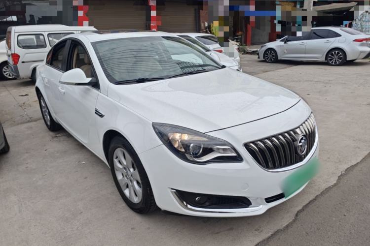 Used Buick Regal 2015 2.0L Leading Fashion Edition Front Right 45 Deg