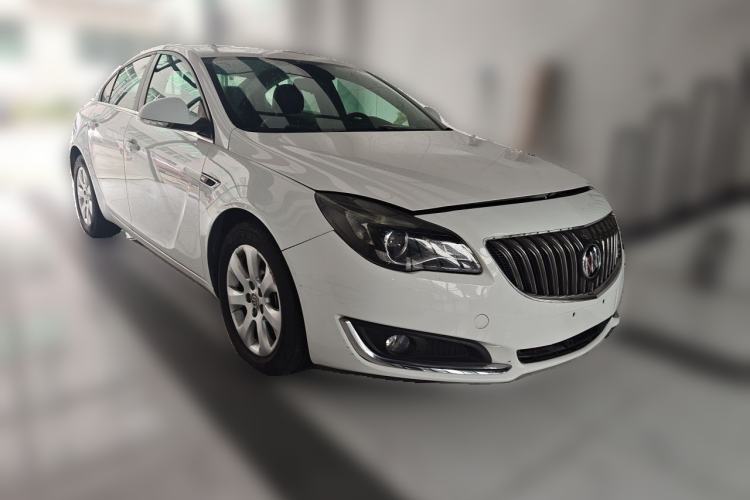 Used Buick Regal 2015 1.6T Leading Technology Model Front Right 45 Deg