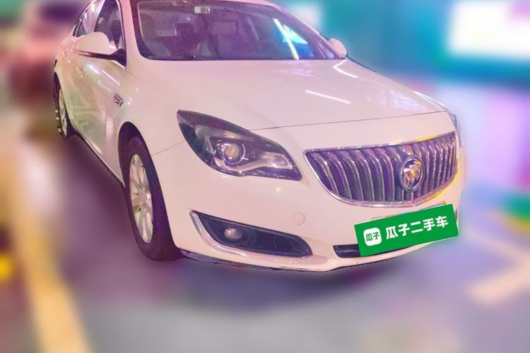 Used Buick Regal 2015 2.0L Leading Fashion Edition Front Right 45 Deg