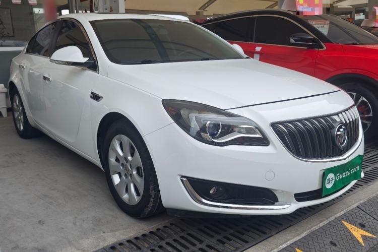 Used Buick Regal 2015 1.6T Leading Technology Model Front Right 45 Deg