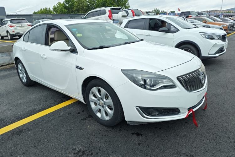 Used Buick Regal 2015 2.0L Leading Fashion Edition Front Right 45 Deg
