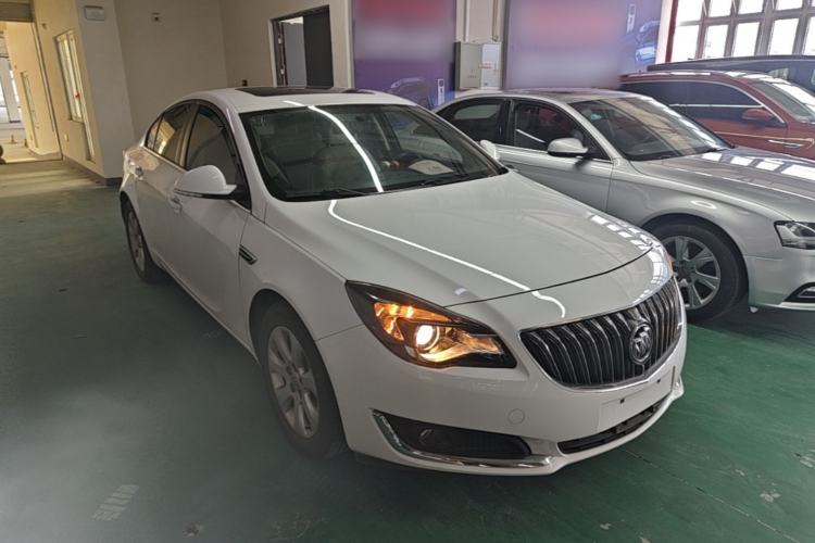 Used Buick Regal 2015 2.0L Leading Fashion Edition Front Right 45 Deg