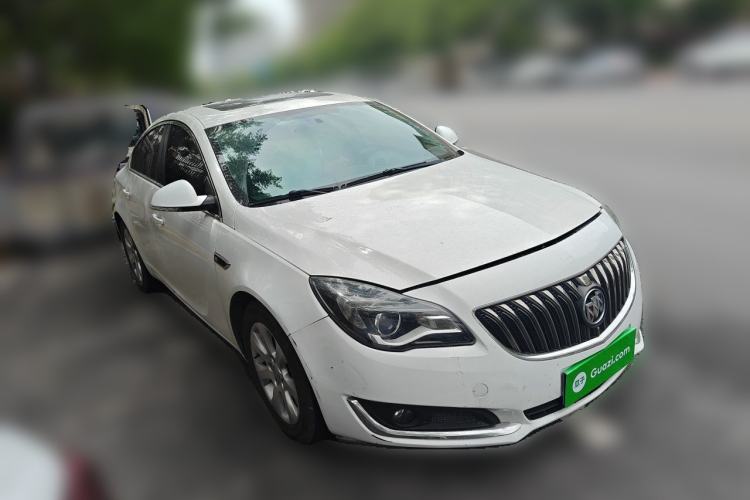 Used Buick Regal 2015 1.6T Leading Technology Model Front Right 45 Deg