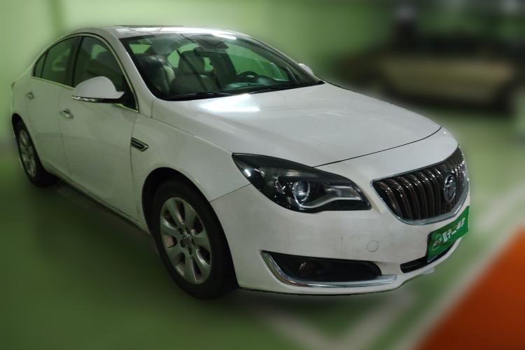 Used Buick Regal 2015 2.0L Elite Fashion Edition Front Right 45 Deg