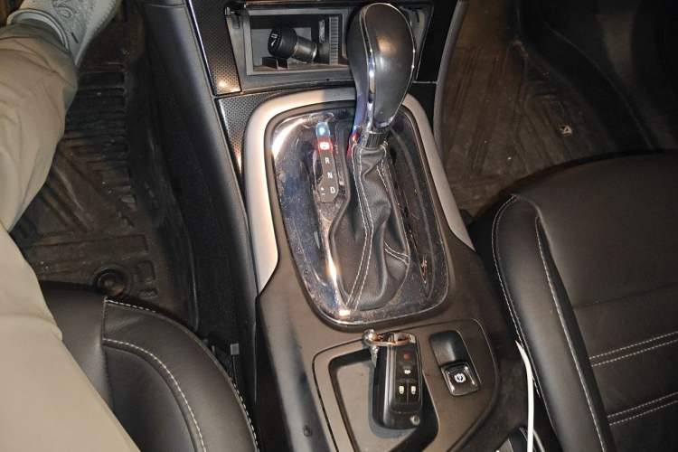 Used Buick Regal 2015 1.6T Elite Tech Model Gear Lever