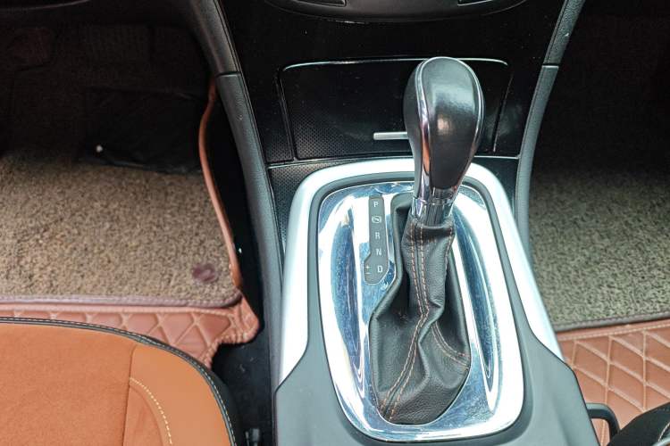 Used Buick Regal 2015 1.6T Elite Tech Model Gear Lever