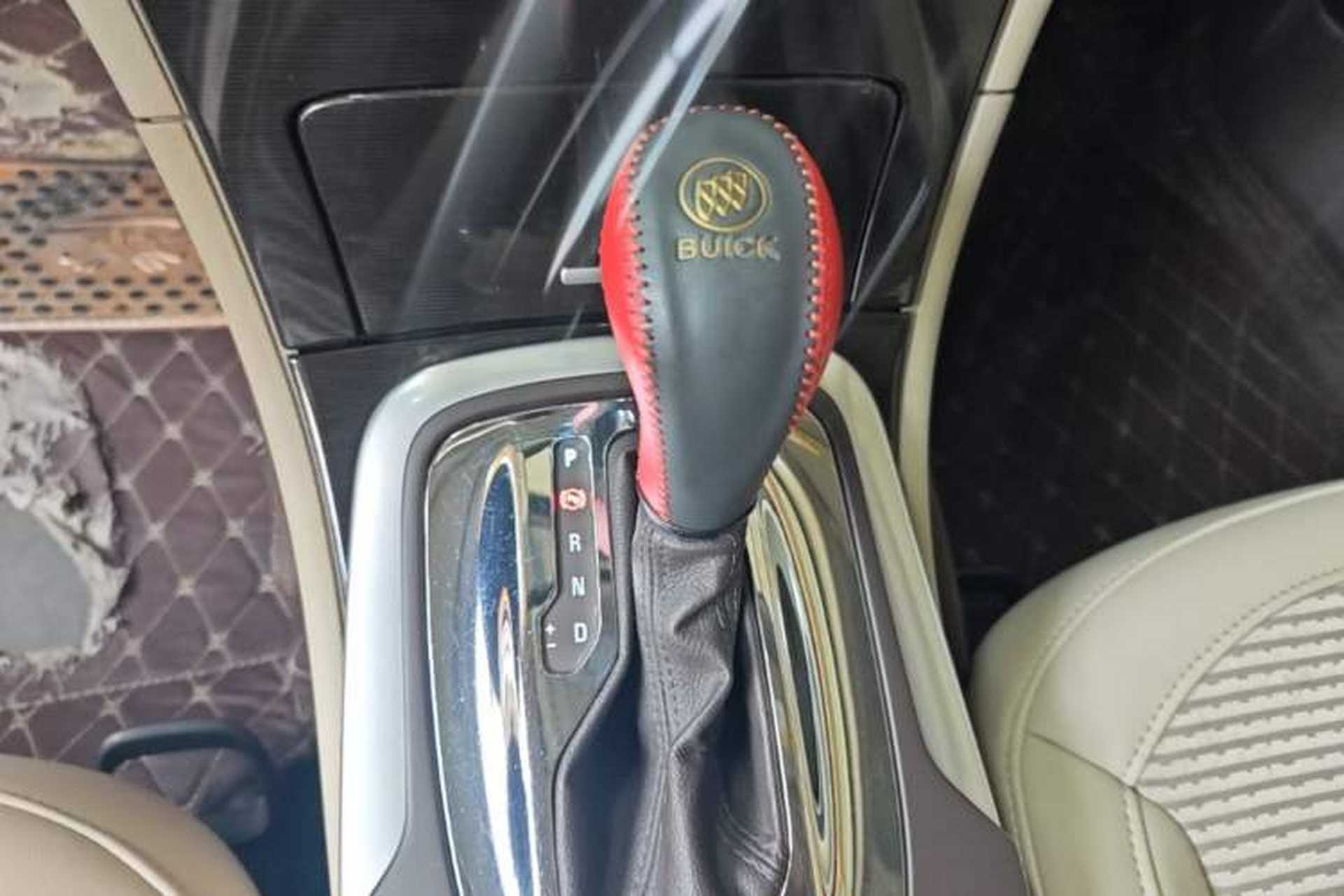 Used Buick Regal 2015 2.0L Leading Fashion Edition Gear Lever